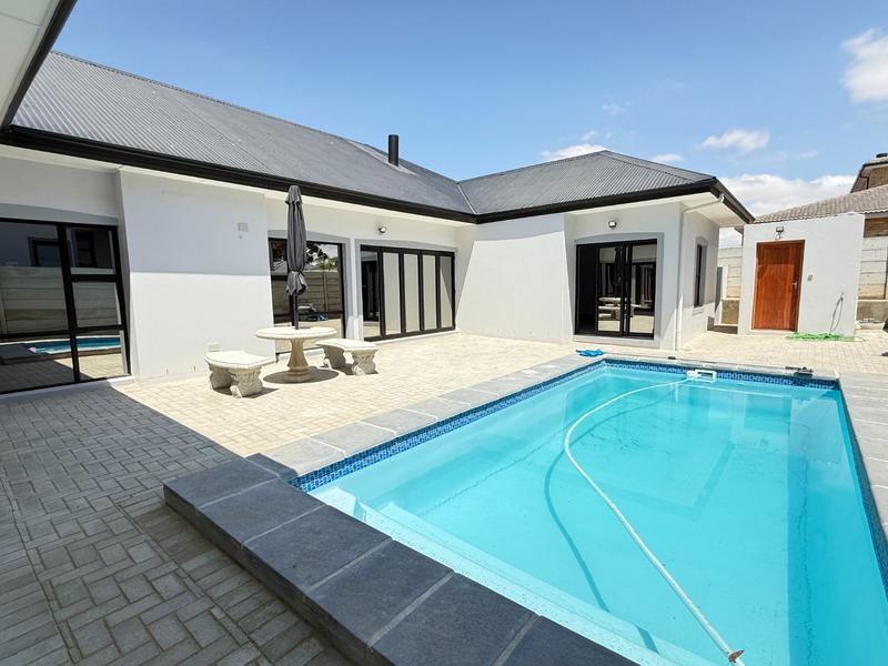 5 Bedroom Property for Sale in Tafelzicht Western Cape